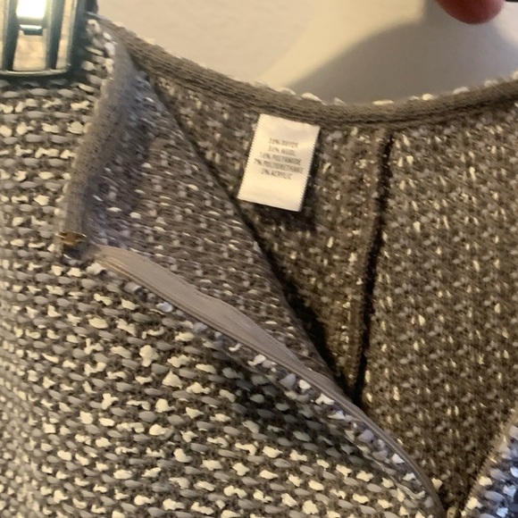 St. John Textured Gray and White Pencil Skirt - Picture 4 of 4